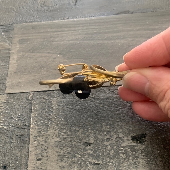 Vintage Black Thread Bead & Filigree Floral Brooch Gold Tone Pin - Picture 5 of 7